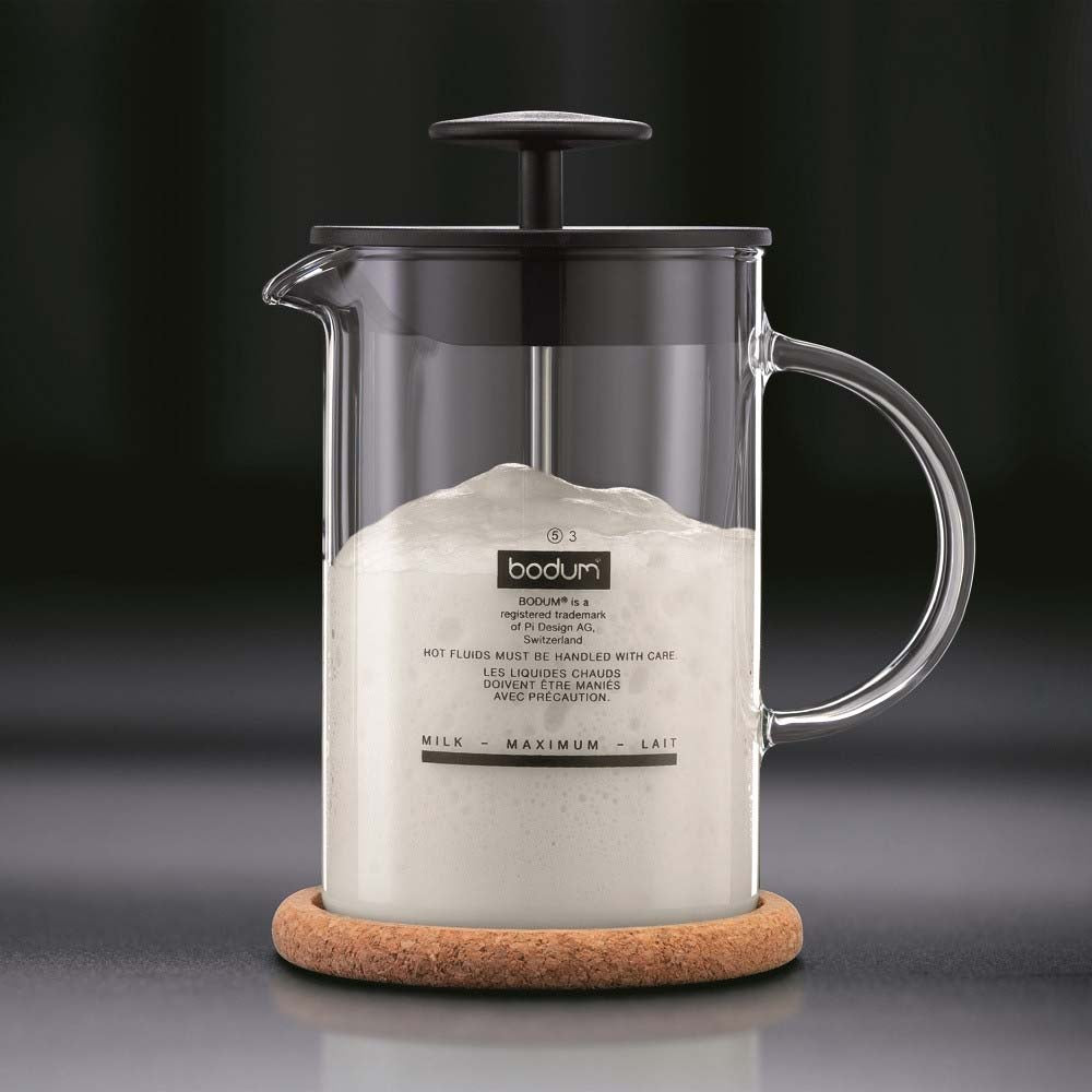 Bodum Latteo Milk Frother with Glass Handle Black 250ml, the plunger handle has a comfortable grip and is pleasant and smooth to touch.